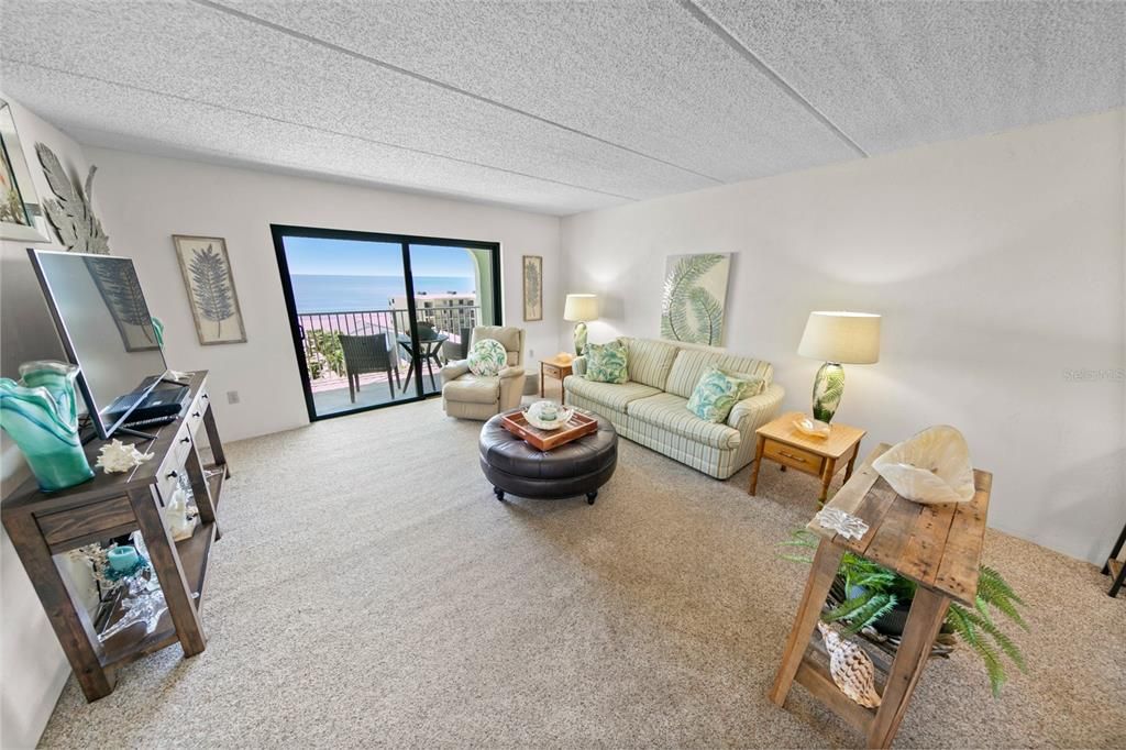 For Sale: $349,900 (2 beds, 2 baths, 1013 Square Feet)