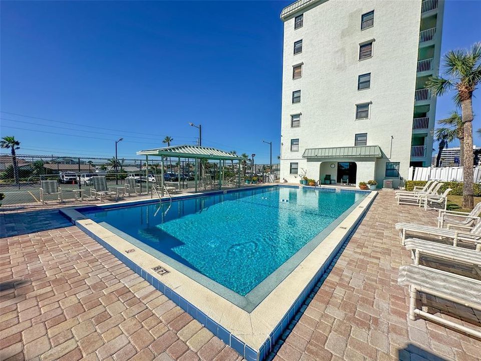 For Sale: $349,900 (2 beds, 2 baths, 1013 Square Feet)