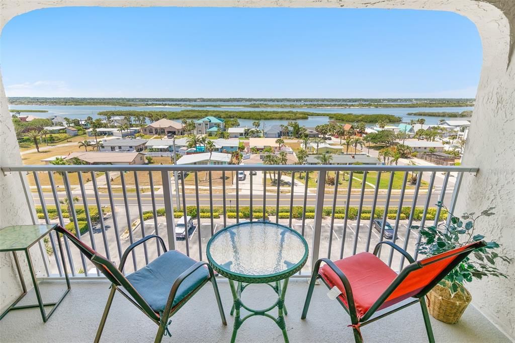 For Sale: $349,900 (2 beds, 2 baths, 1013 Square Feet)