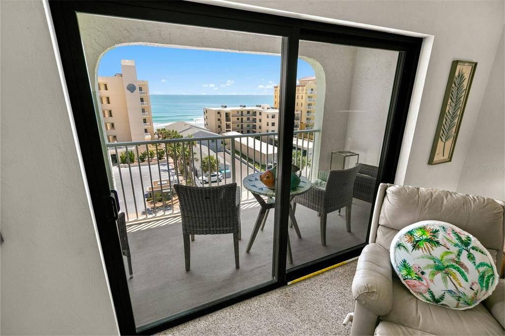 For Sale: $349,900 (2 beds, 2 baths, 1013 Square Feet)