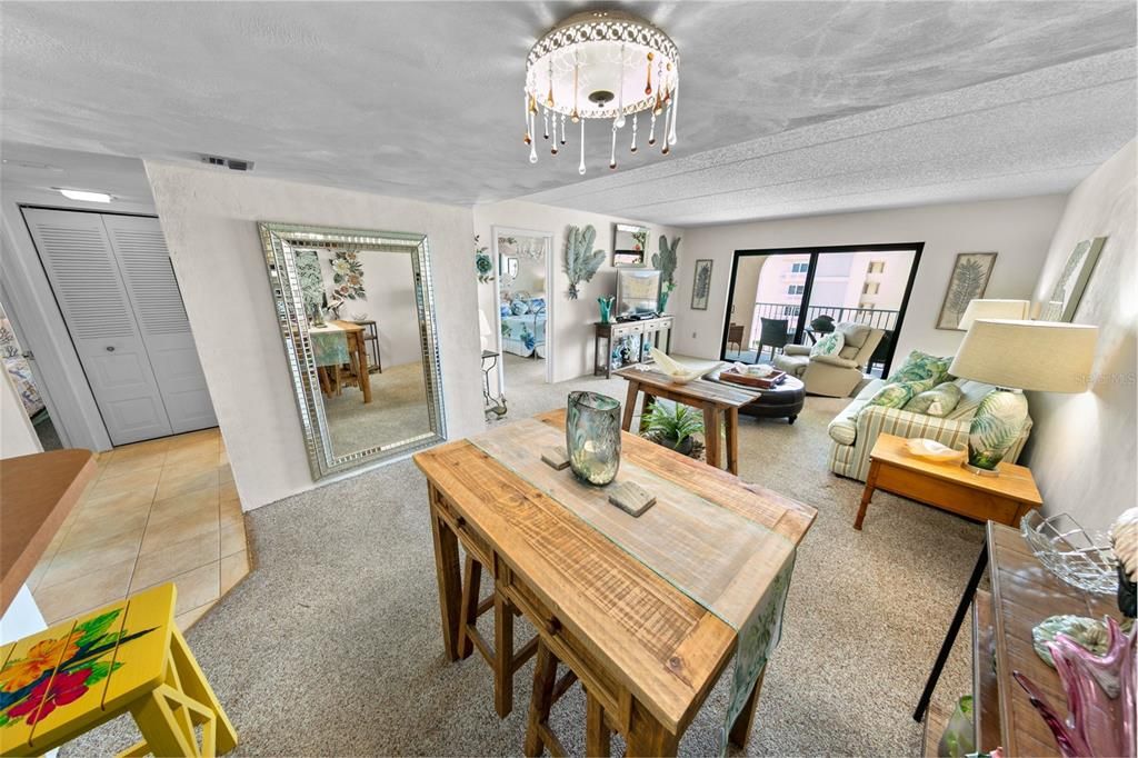 For Sale: $349,900 (2 beds, 2 baths, 1013 Square Feet)