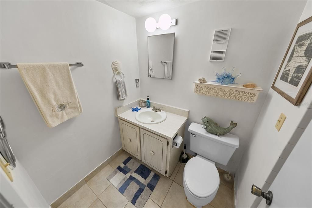 For Sale: $349,900 (2 beds, 2 baths, 1013 Square Feet)