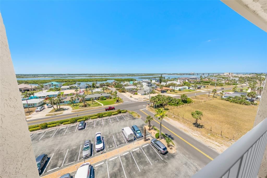 For Sale: $349,900 (2 beds, 2 baths, 1013 Square Feet)