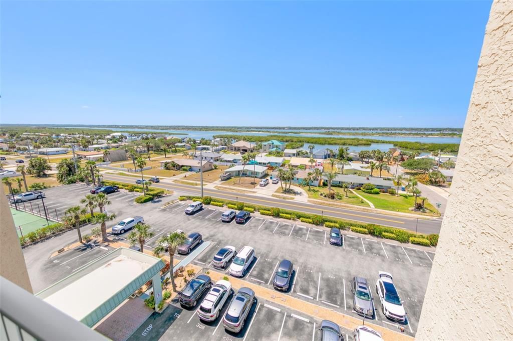 For Sale: $349,900 (2 beds, 2 baths, 1013 Square Feet)