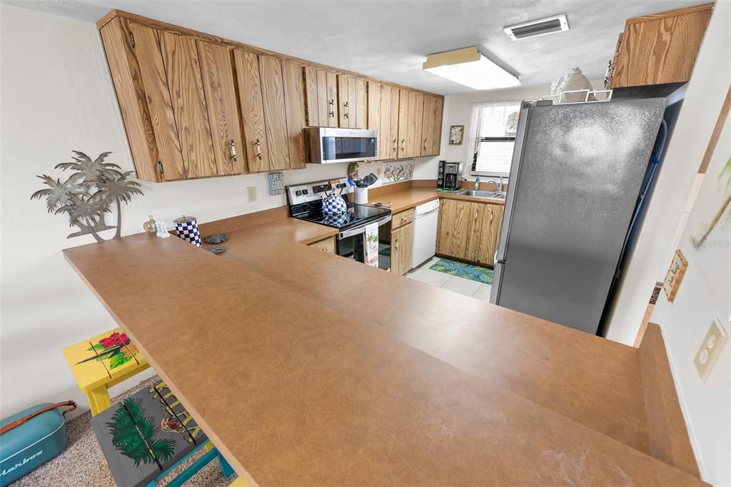 For Sale: $349,900 (2 beds, 2 baths, 1013 Square Feet)