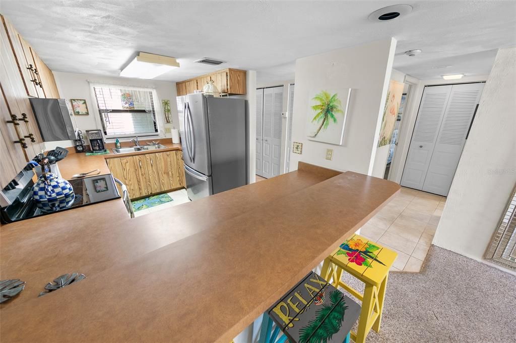 For Sale: $349,900 (2 beds, 2 baths, 1013 Square Feet)