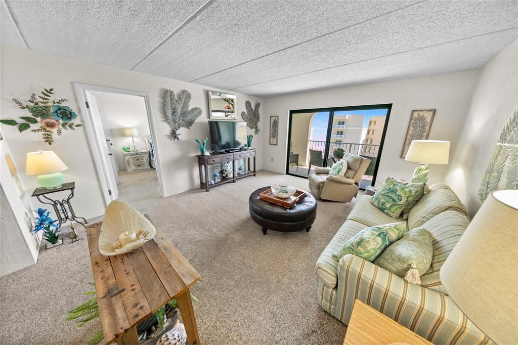 For Sale: $349,900 (2 beds, 2 baths, 1013 Square Feet)