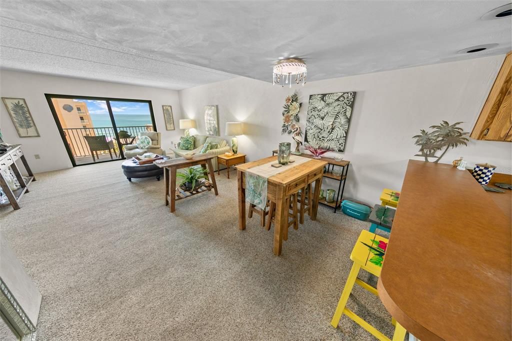 For Sale: $349,900 (2 beds, 2 baths, 1013 Square Feet)