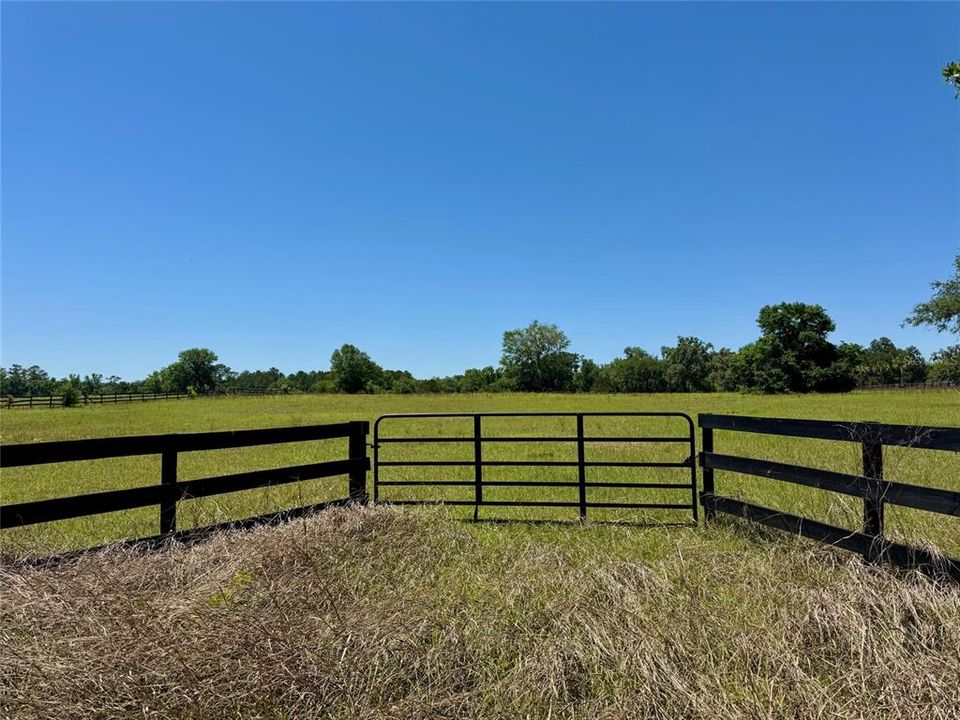 En Venta: $1,190,000 (21.76 acres)