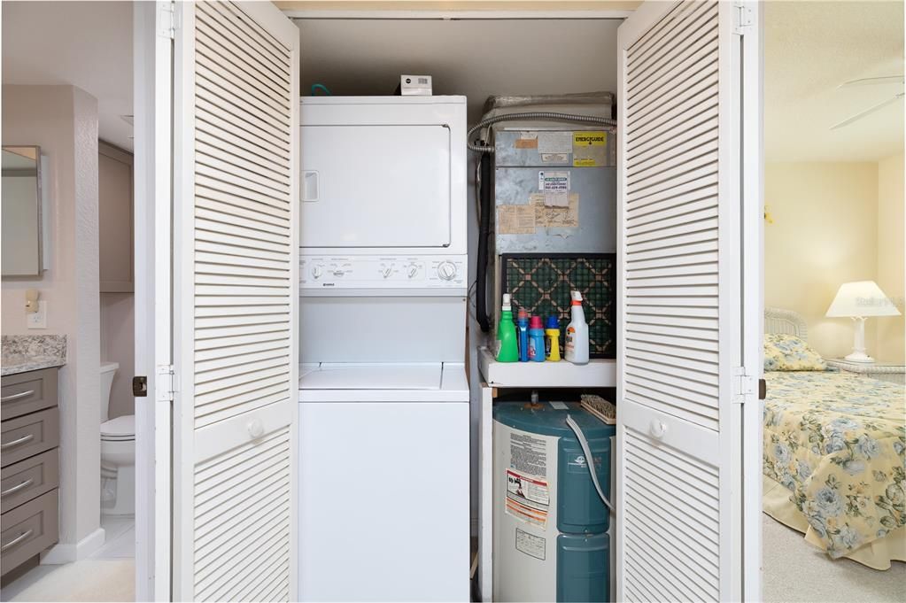 待售: $249,000 (2 贝兹, 1 浴室, 826 平方英尺)