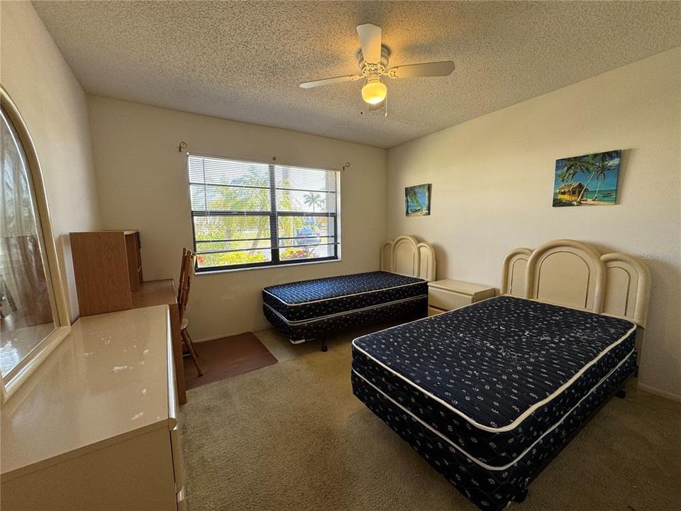 Active With Contract: $120,000 (2 beds, 2 baths, 884 Square Feet)