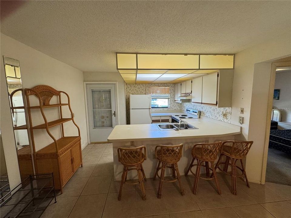 Active With Contract: $120,000 (2 beds, 2 baths, 884 Square Feet)