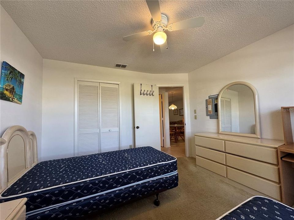 Active With Contract: $120,000 (2 beds, 2 baths, 884 Square Feet)