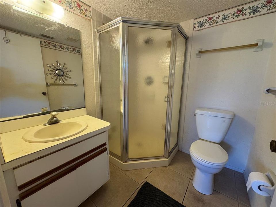 Active With Contract: $120,000 (2 beds, 2 baths, 884 Square Feet)