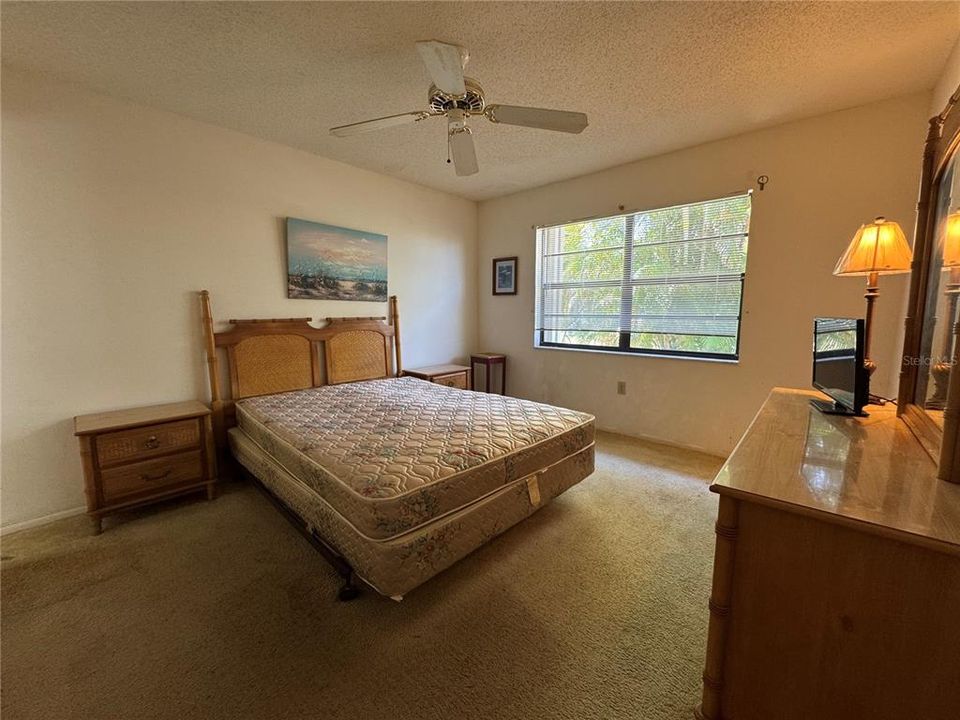 Active With Contract: $120,000 (2 beds, 2 baths, 884 Square Feet)