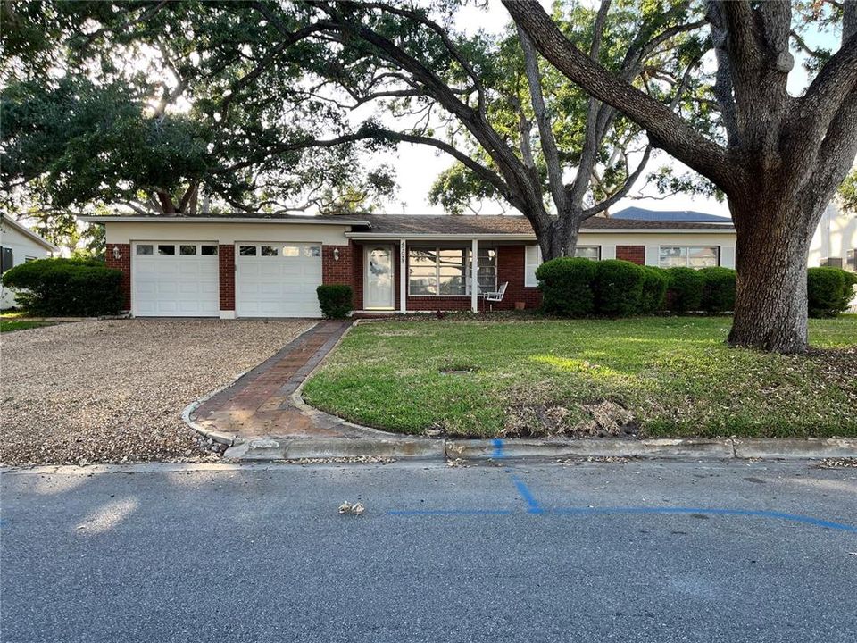 Vendido Recientemente: $849,000 (3 camas, 2 baños, 2453 Pies cuadrados)