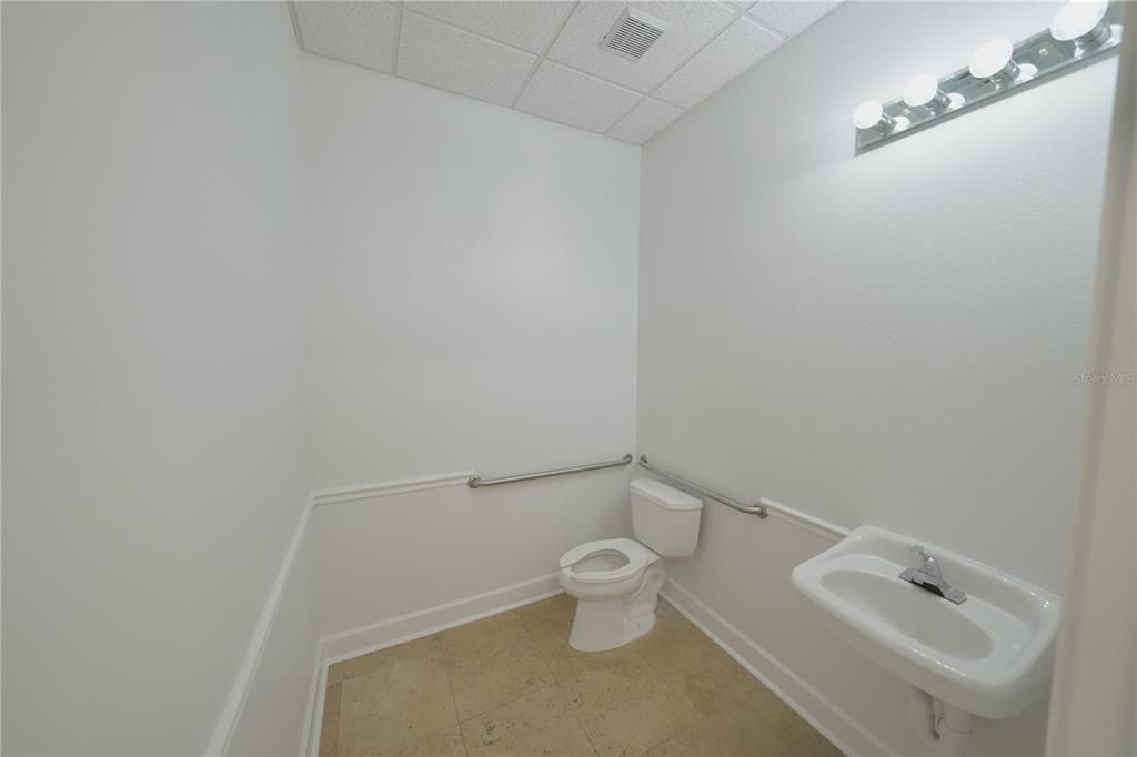 На продажу: $2,526 (0 спален, 0 ванн, 1263 Квадратных фут)