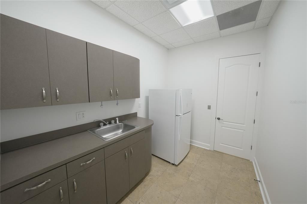 На продажу: $2,526 (0 спален, 0 ванн, 1263 Квадратных фут)