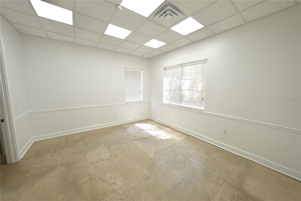 На продажу: $2,526 (0 спален, 0 ванн, 1263 Квадратных фут)