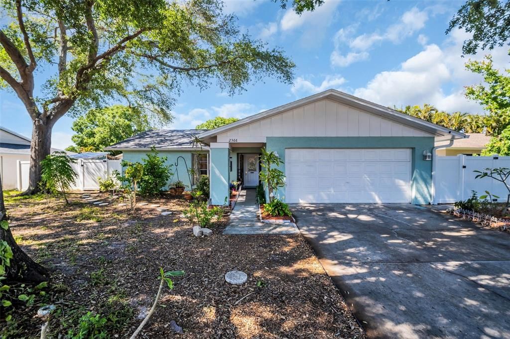 Recently Sold: $449,900 (4 beds, 2 baths, 1594 Square Feet)