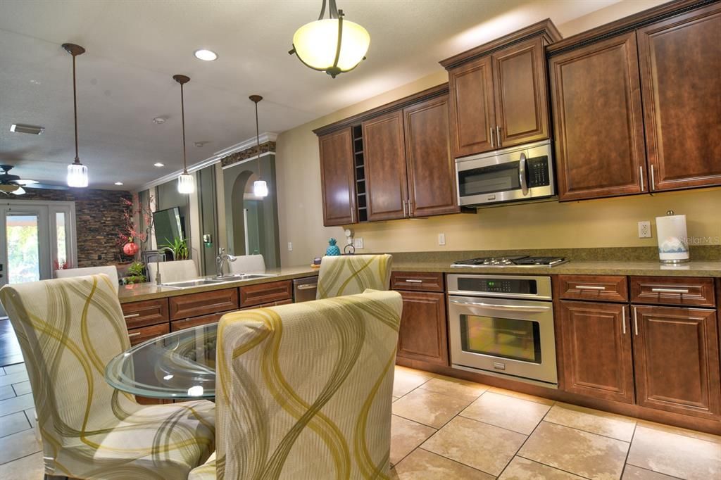 En Venta: $525,000 (4 camas, 3 baños, 2756 Pies cuadrados)