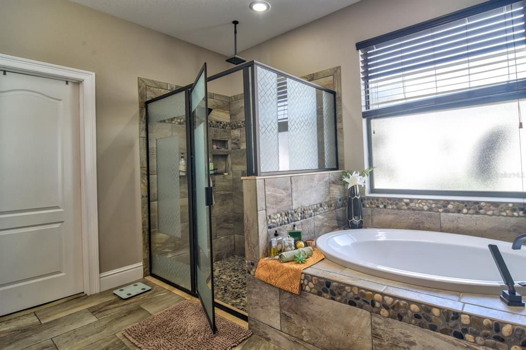 En Venta: $525,000 (4 camas, 3 baños, 2756 Pies cuadrados)