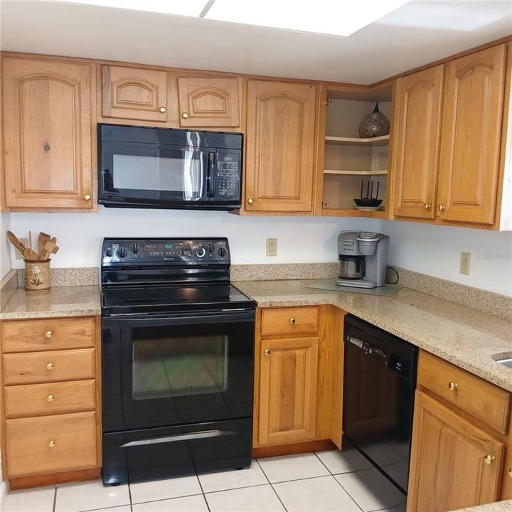 На продажу: $249,900 (3 спален, 2 ванн, 1362 Квадратных фут)