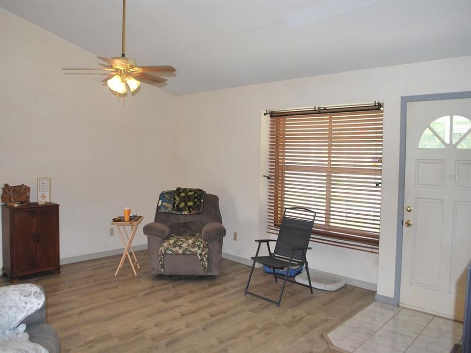 For Sale: $280,500 (3 beds, 2 baths, 1255 Square Feet)