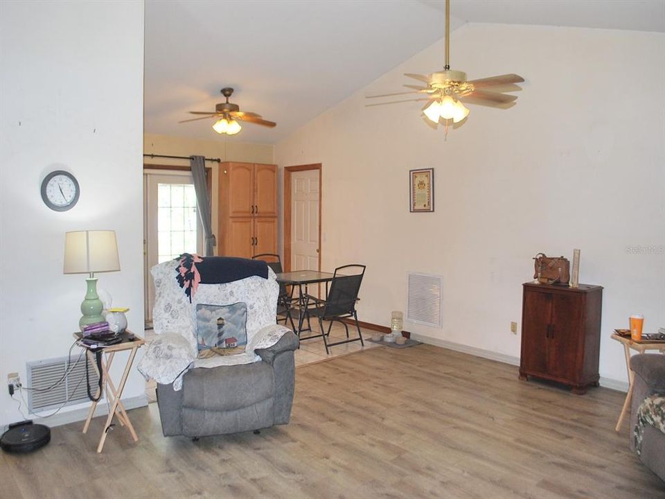 For Sale: $280,500 (3 beds, 2 baths, 1255 Square Feet)