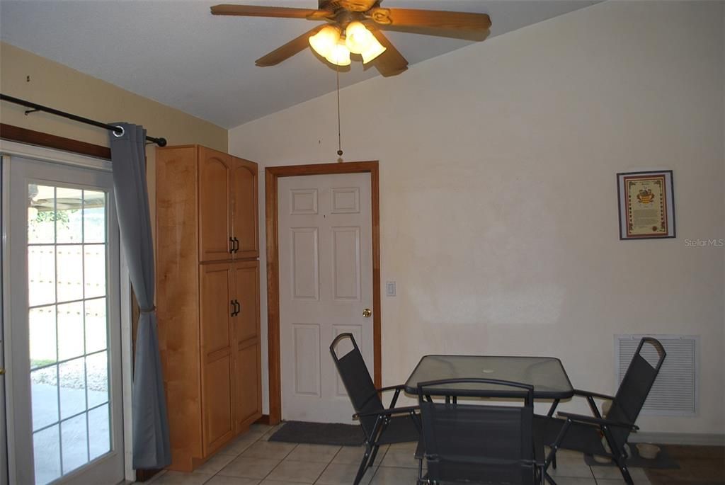 For Sale: $280,500 (3 beds, 2 baths, 1255 Square Feet)