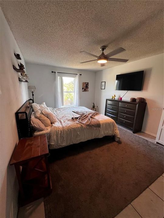 Activo con contrato: $330,000 (3 camas, 2 baños, 1424 Pies cuadrados)