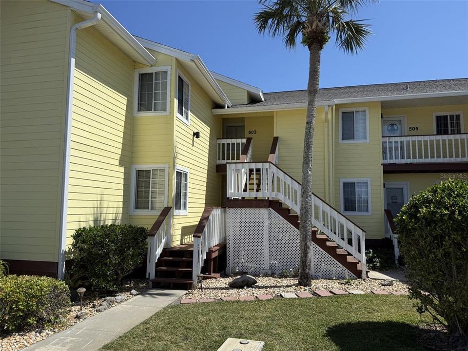 Недавно продано: $370,000 (2 спален, 2 ванн, 1140 Квадратных фут)