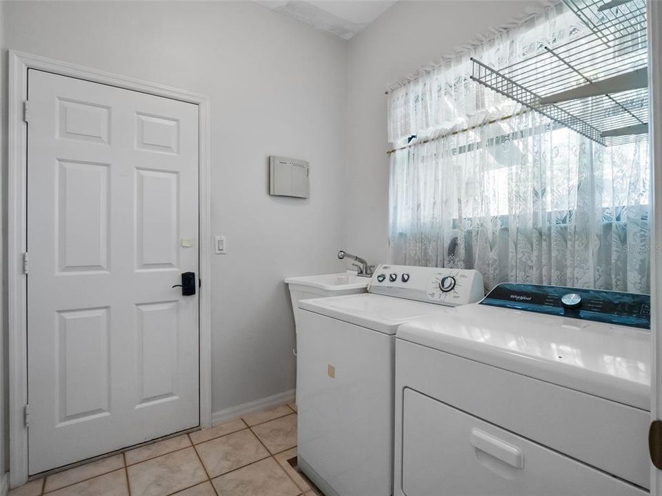 En Venta: $375,000 (3 camas, 3 baños, 2369 Pies cuadrados)