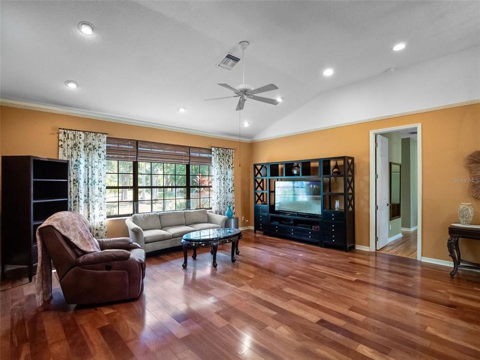 En Venta: $375,000 (3 camas, 3 baños, 2369 Pies cuadrados)