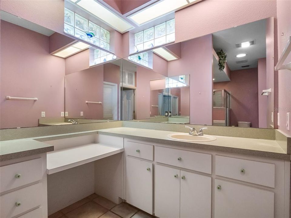 En Venta: $375,000 (3 camas, 3 baños, 2369 Pies cuadrados)