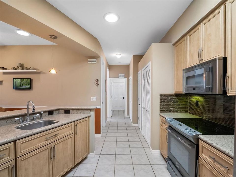 En Venta: $375,000 (3 camas, 3 baños, 2369 Pies cuadrados)