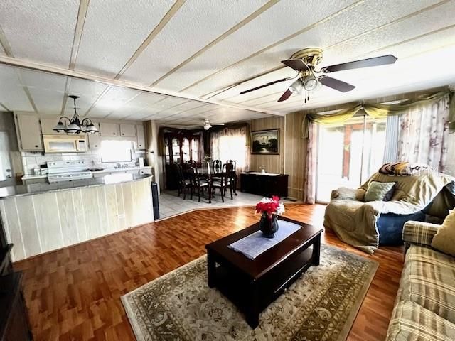 Activo con contrato: $100,000 (2 camas, 1 baños, 960 Pies cuadrados)