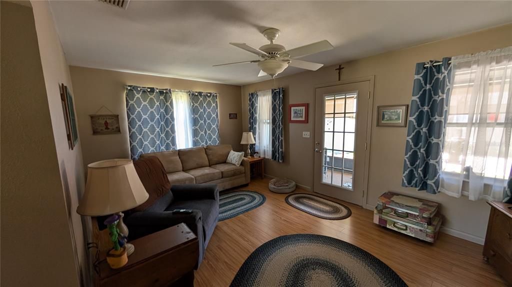 En Venta: $259,900 (3 camas, 1 baños, 1560 Pies cuadrados)