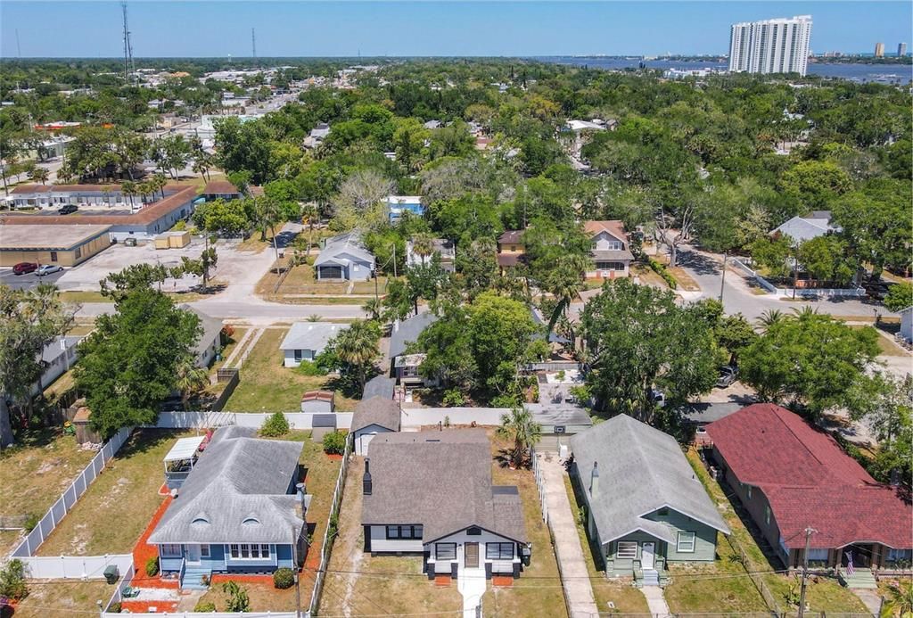 最近售出: $249,900 (3 贝兹, 2 浴室, 1323 平方英尺)