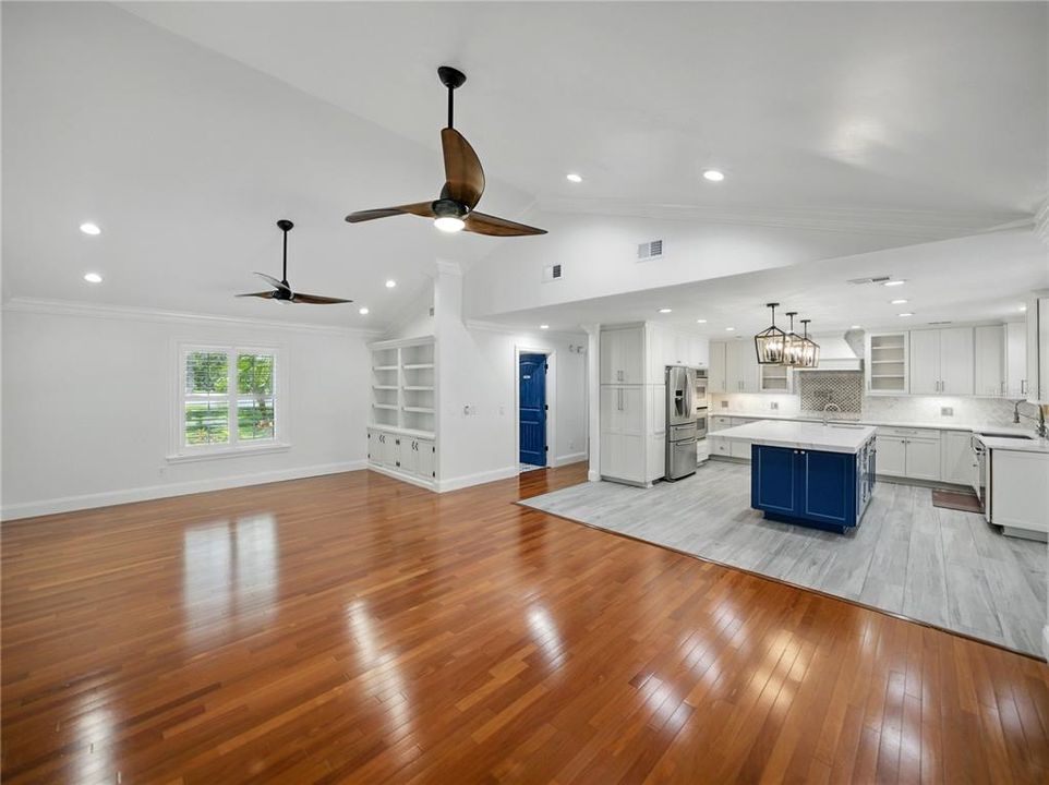 Под контрактом: $1,025,000 (4 спален, 3 ванн, 2942 Квадратных фут)