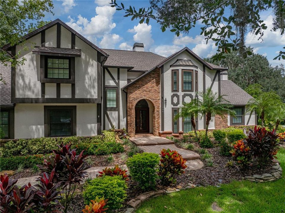 Под контрактом: $1,025,000 (4 спален, 3 ванн, 2942 Квадратных фут)