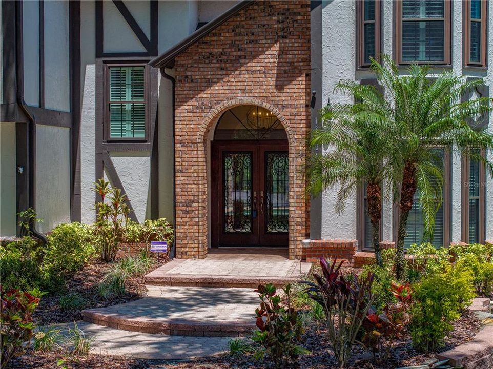 Под контрактом: $1,025,000 (4 спален, 3 ванн, 2942 Квадратных фут)