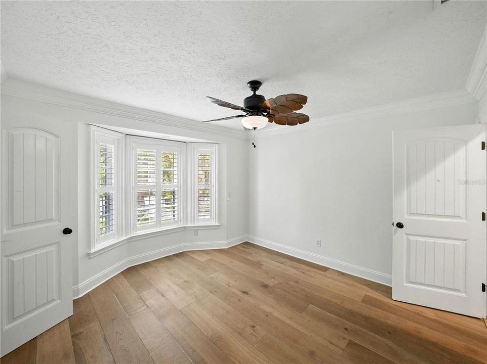 Под контрактом: $1,025,000 (4 спален, 3 ванн, 2942 Квадратных фут)