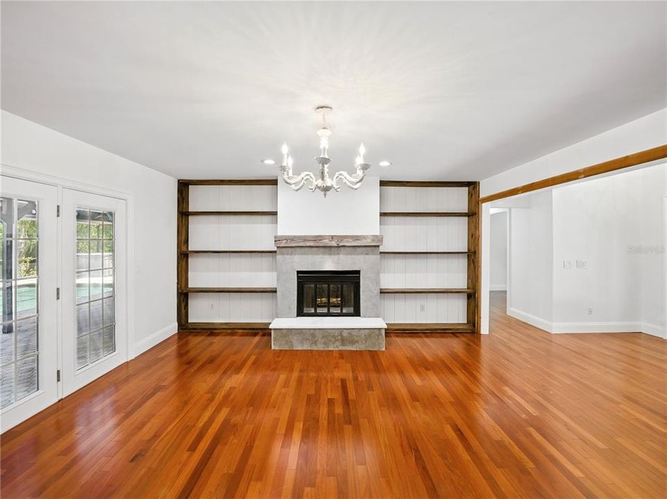 Под контрактом: $1,025,000 (4 спален, 3 ванн, 2942 Квадратных фут)