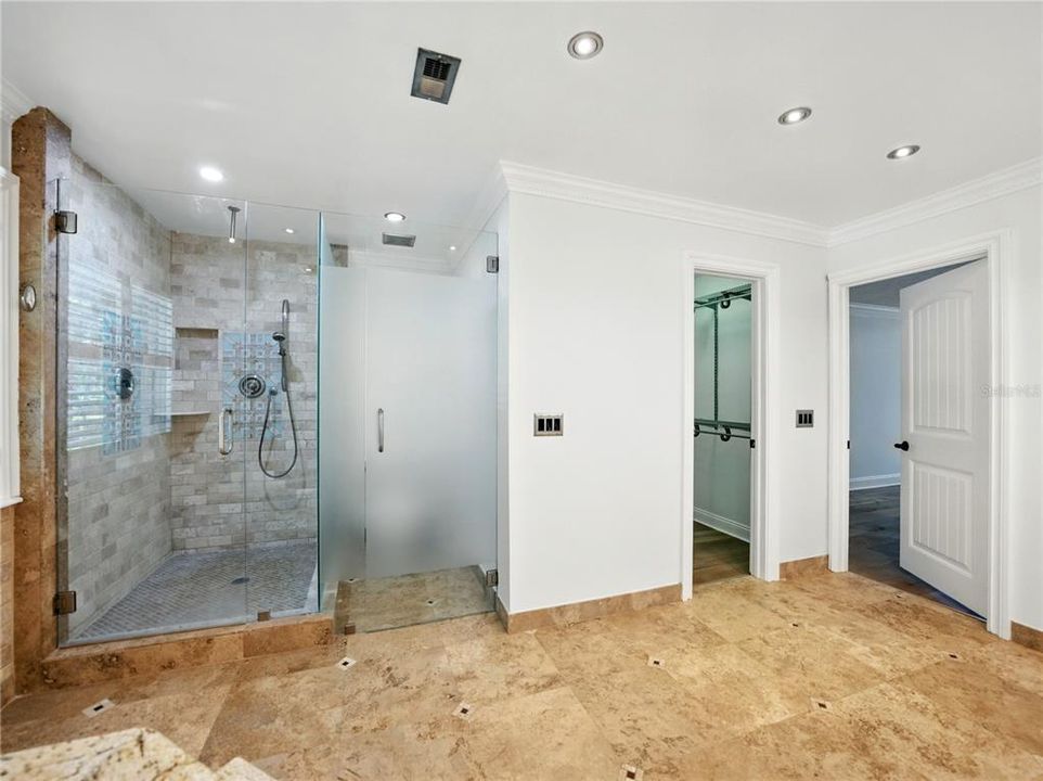 Под контрактом: $1,025,000 (4 спален, 3 ванн, 2942 Квадратных фут)