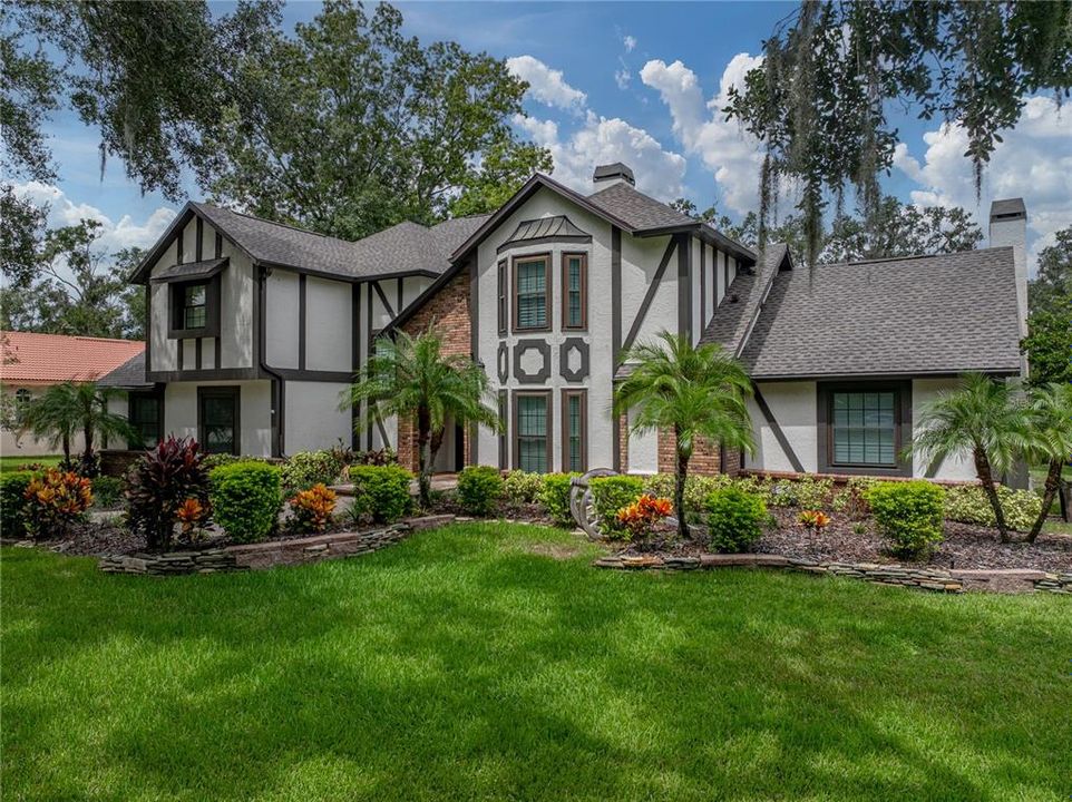 Под контрактом: $1,025,000 (4 спален, 3 ванн, 2942 Квадратных фут)