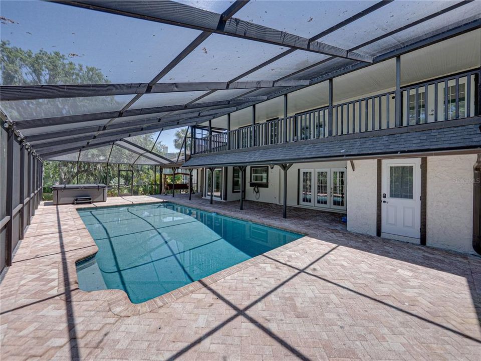 Под контрактом: $1,025,000 (4 спален, 3 ванн, 2942 Квадратных фут)