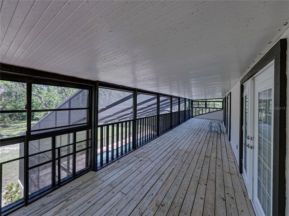 Под контрактом: $1,025,000 (4 спален, 3 ванн, 2942 Квадратных фут)