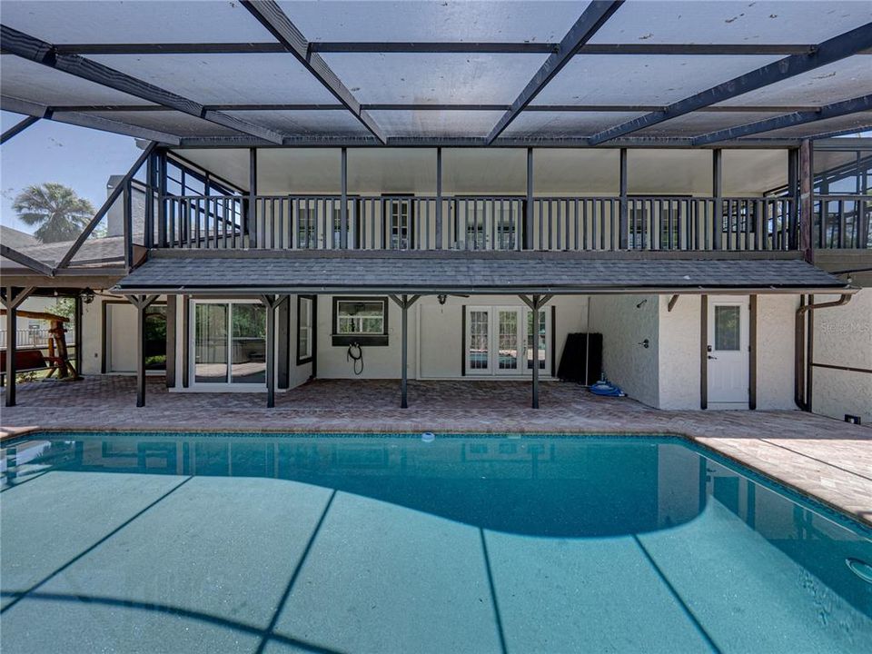 Под контрактом: $1,025,000 (4 спален, 3 ванн, 2942 Квадратных фут)