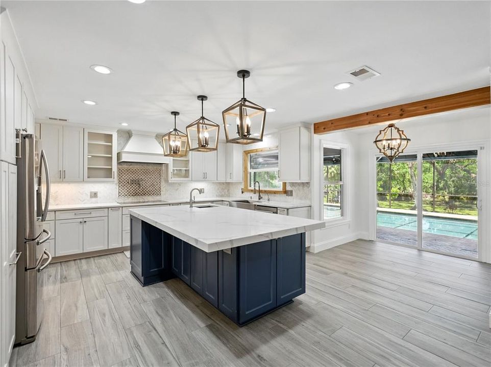 Под контрактом: $1,025,000 (4 спален, 3 ванн, 2942 Квадратных фут)